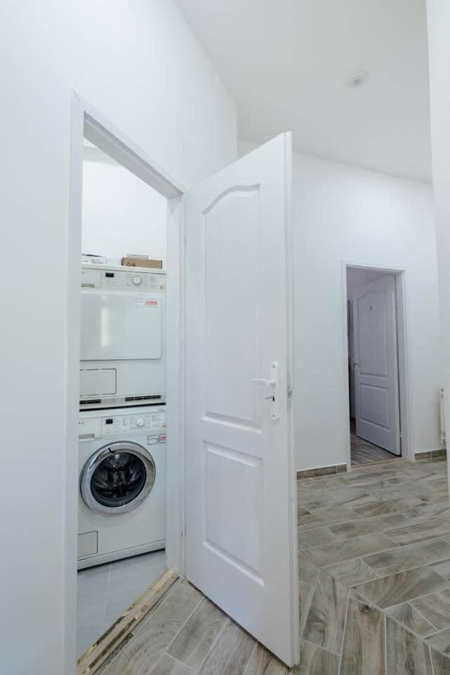 Brand New Studio With Aircon In The Center بودابست المظهر الخارجي الصورة