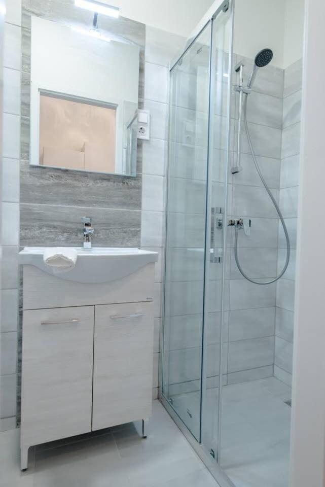 Brand New Studio With Aircon In The Center بودابست المظهر الخارجي الصورة