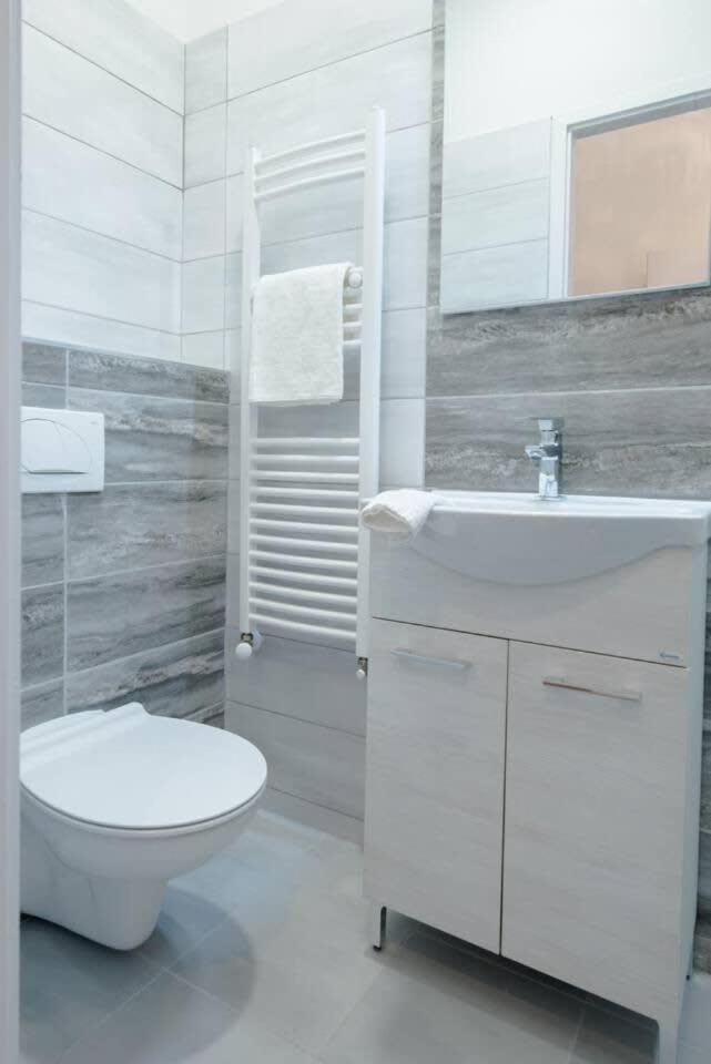 Brand New Studio With Aircon In The Center بودابست المظهر الخارجي الصورة