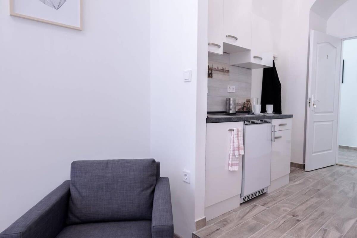 Brand New Studio With Aircon In The Center بودابست المظهر الخارجي الصورة